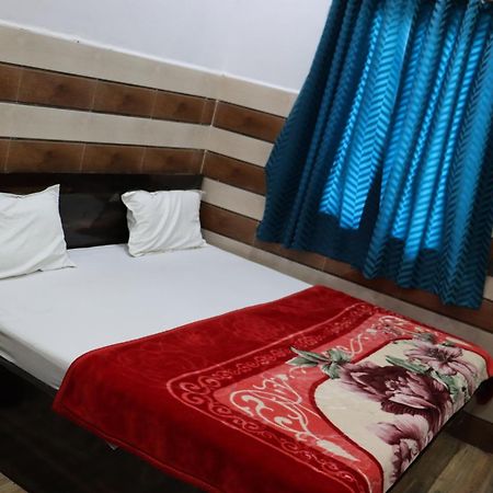 K.D.Dham Near Prem Mandir1 Hotel Vrindavan Ngoại thất bức ảnh