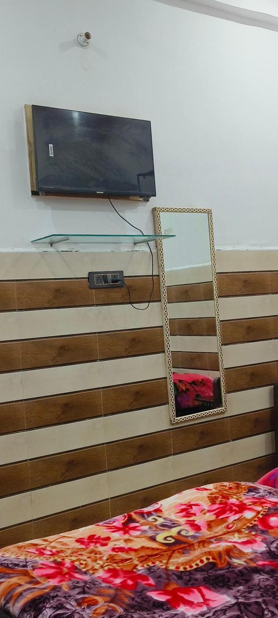 K.D.Dham Near Prem Mandir1 Hotel Vrindavan Ngoại thất bức ảnh