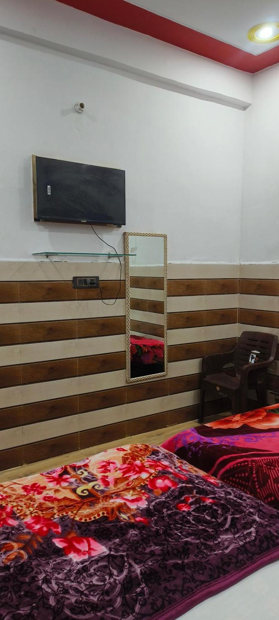 K.D.Dham Near Prem Mandir1 Hotel Vrindavan Ngoại thất bức ảnh