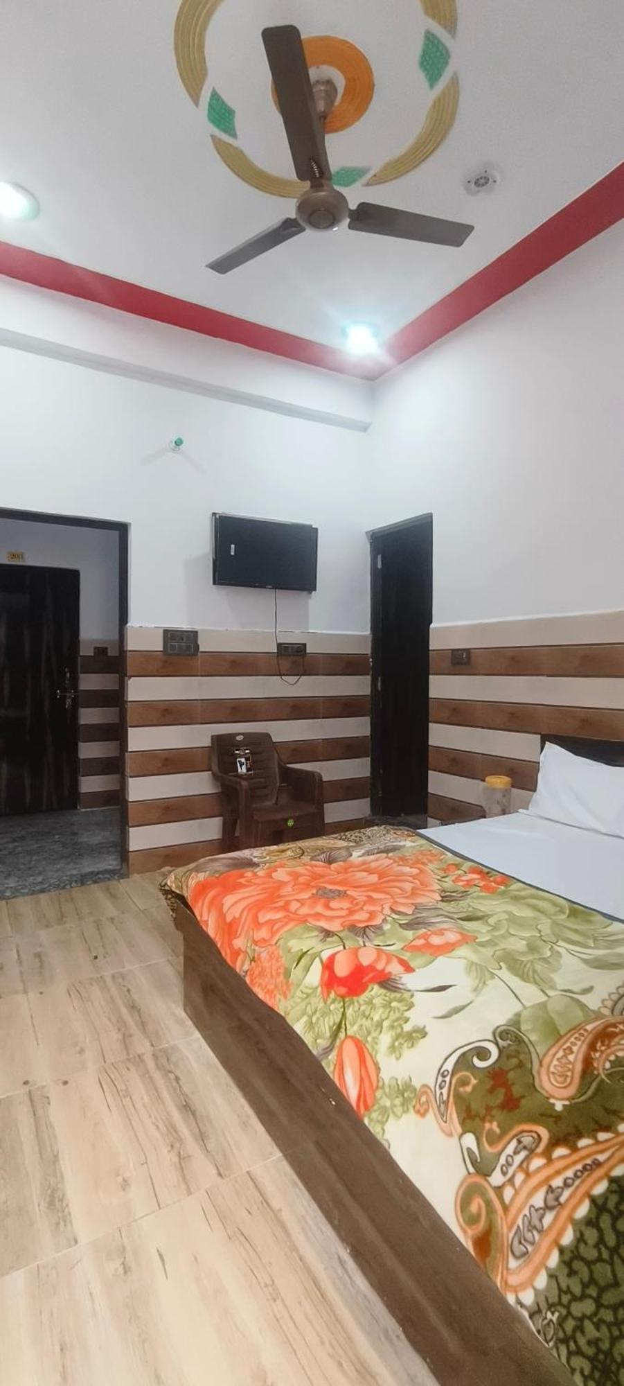 K.D.Dham Near Prem Mandir1 Hotel Vrindavan Ngoại thất bức ảnh