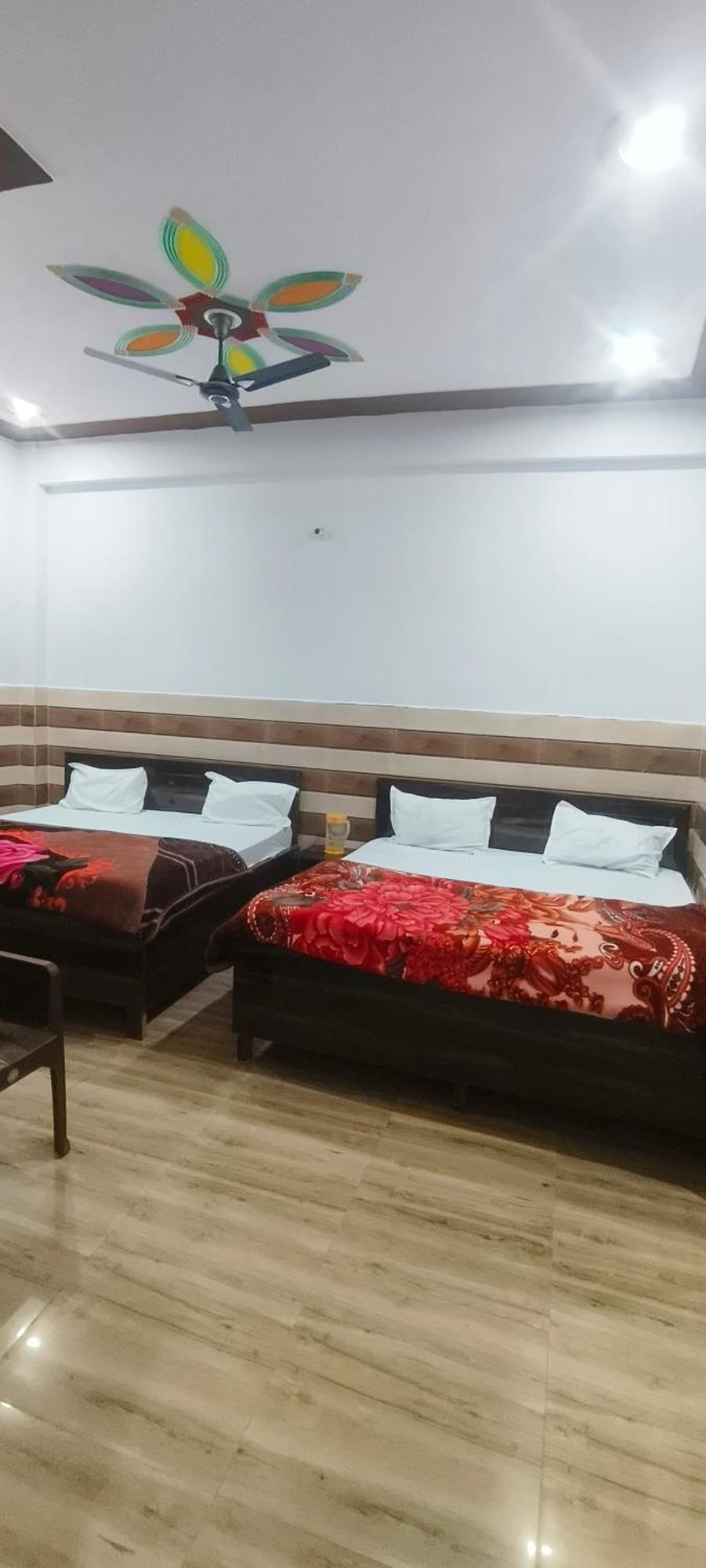 K.D.Dham Near Prem Mandir1 Hotel Vrindavan Ngoại thất bức ảnh