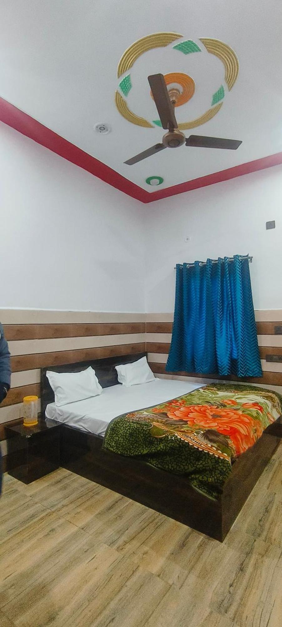 K.D.Dham Near Prem Mandir1 Hotel Vrindavan Ngoại thất bức ảnh