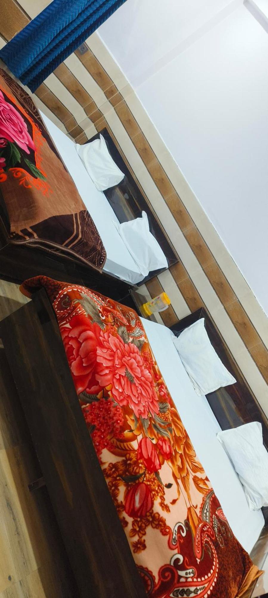 K.D.Dham Near Prem Mandir1 Hotel Vrindavan Ngoại thất bức ảnh