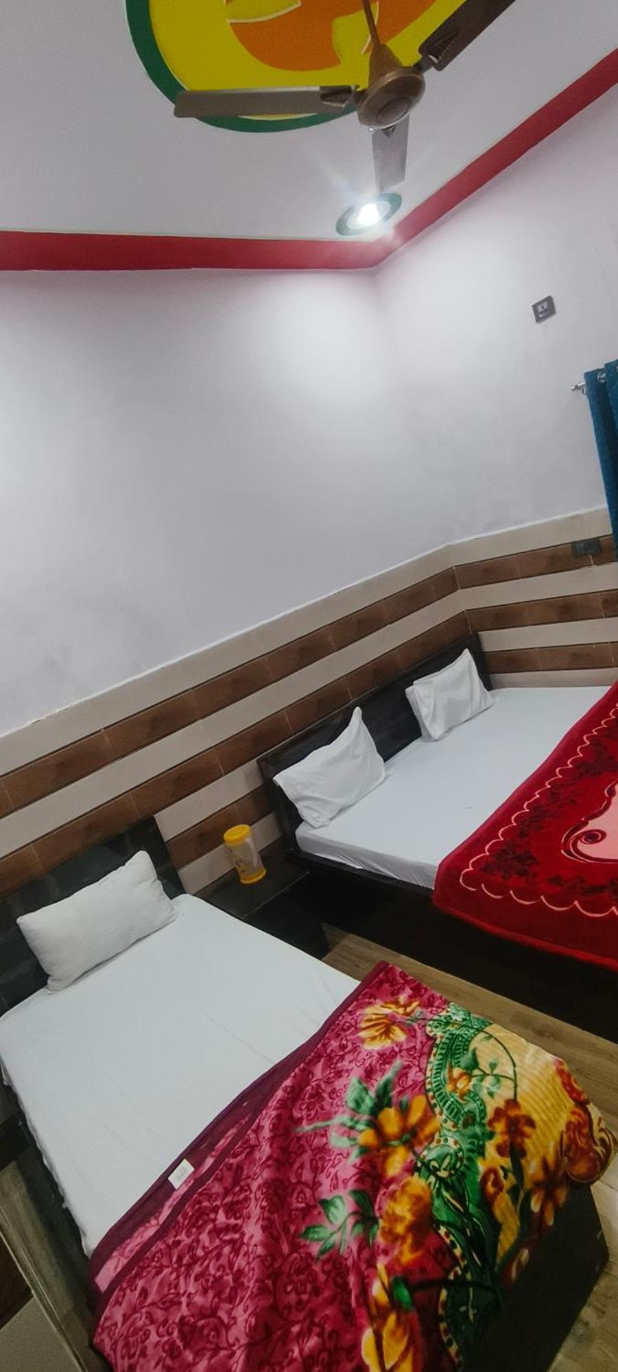 K.D.Dham Near Prem Mandir1 Hotel Vrindavan Ngoại thất bức ảnh