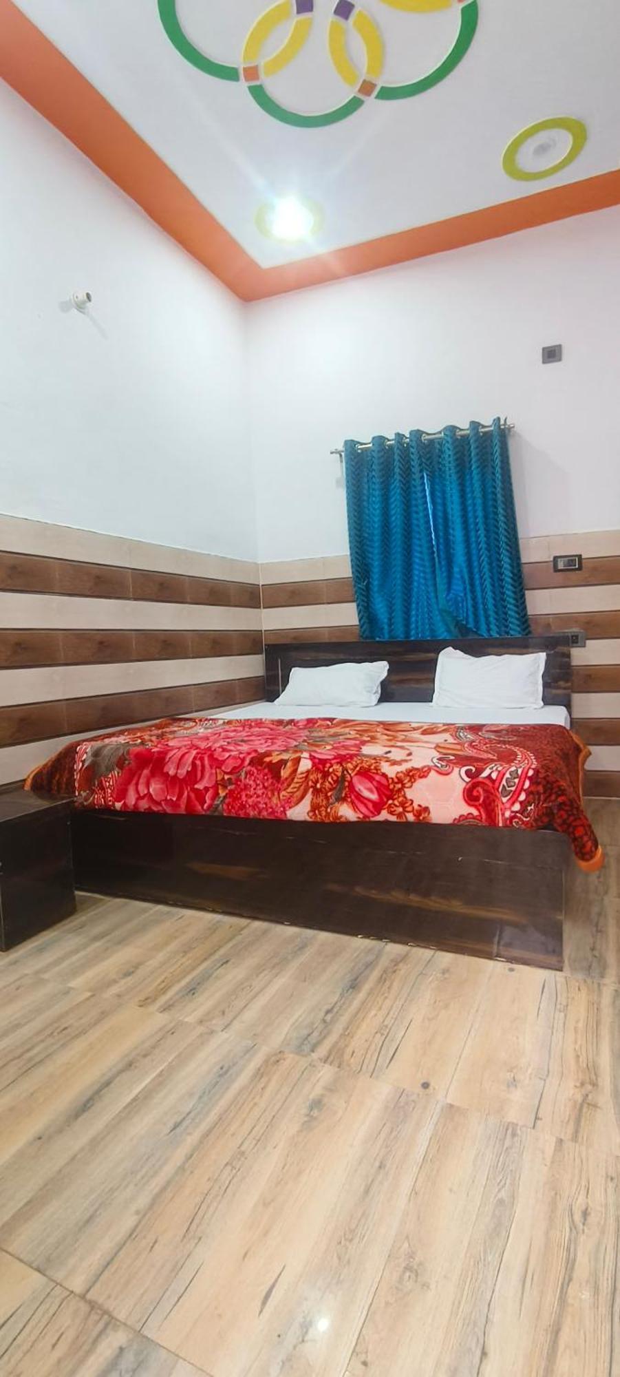 K.D.Dham Near Prem Mandir1 Hotel Vrindavan Ngoại thất bức ảnh