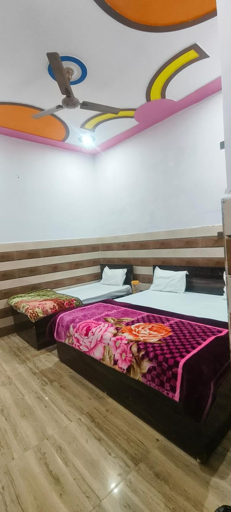 K.D.Dham Near Prem Mandir1 Hotel Vrindavan Ngoại thất bức ảnh