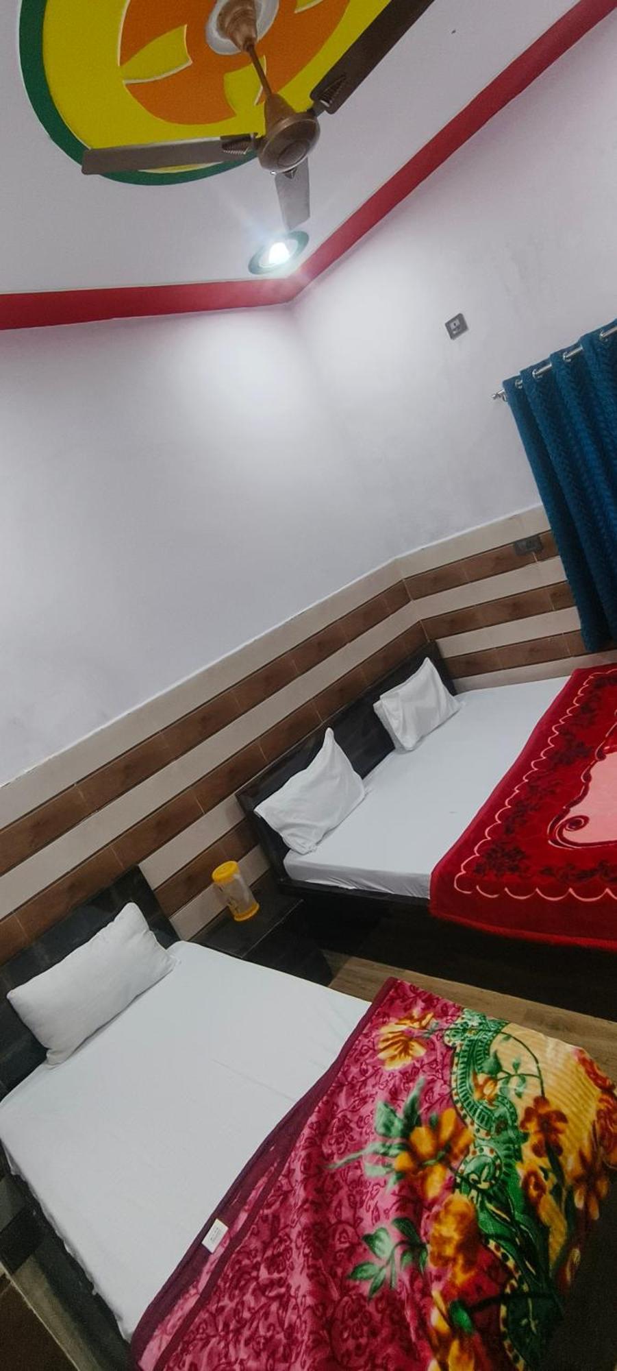K.D.Dham Near Prem Mandir1 Hotel Vrindavan Ngoại thất bức ảnh