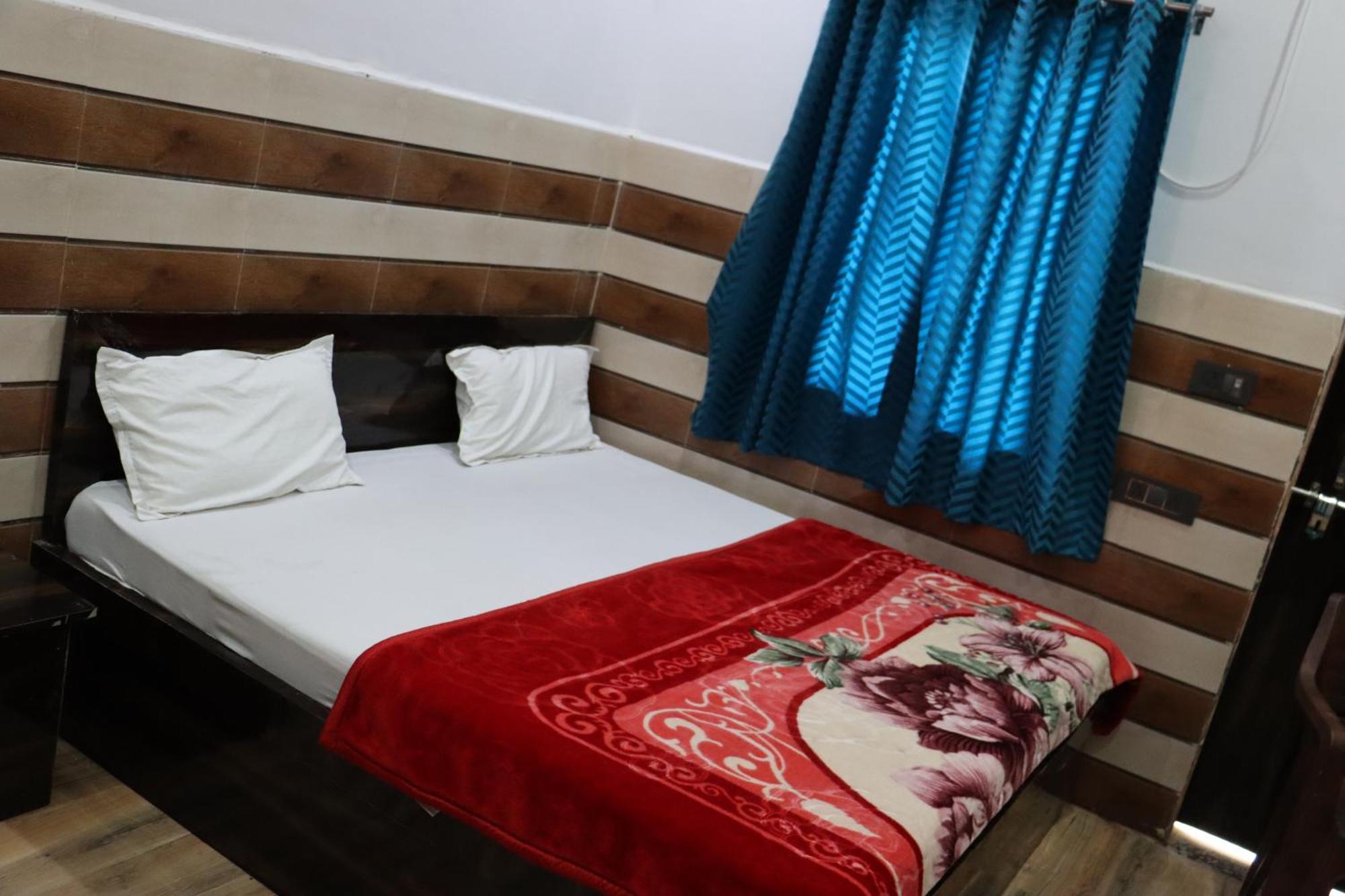 K.D.Dham Near Prem Mandir1 Hotel Vrindavan Ngoại thất bức ảnh