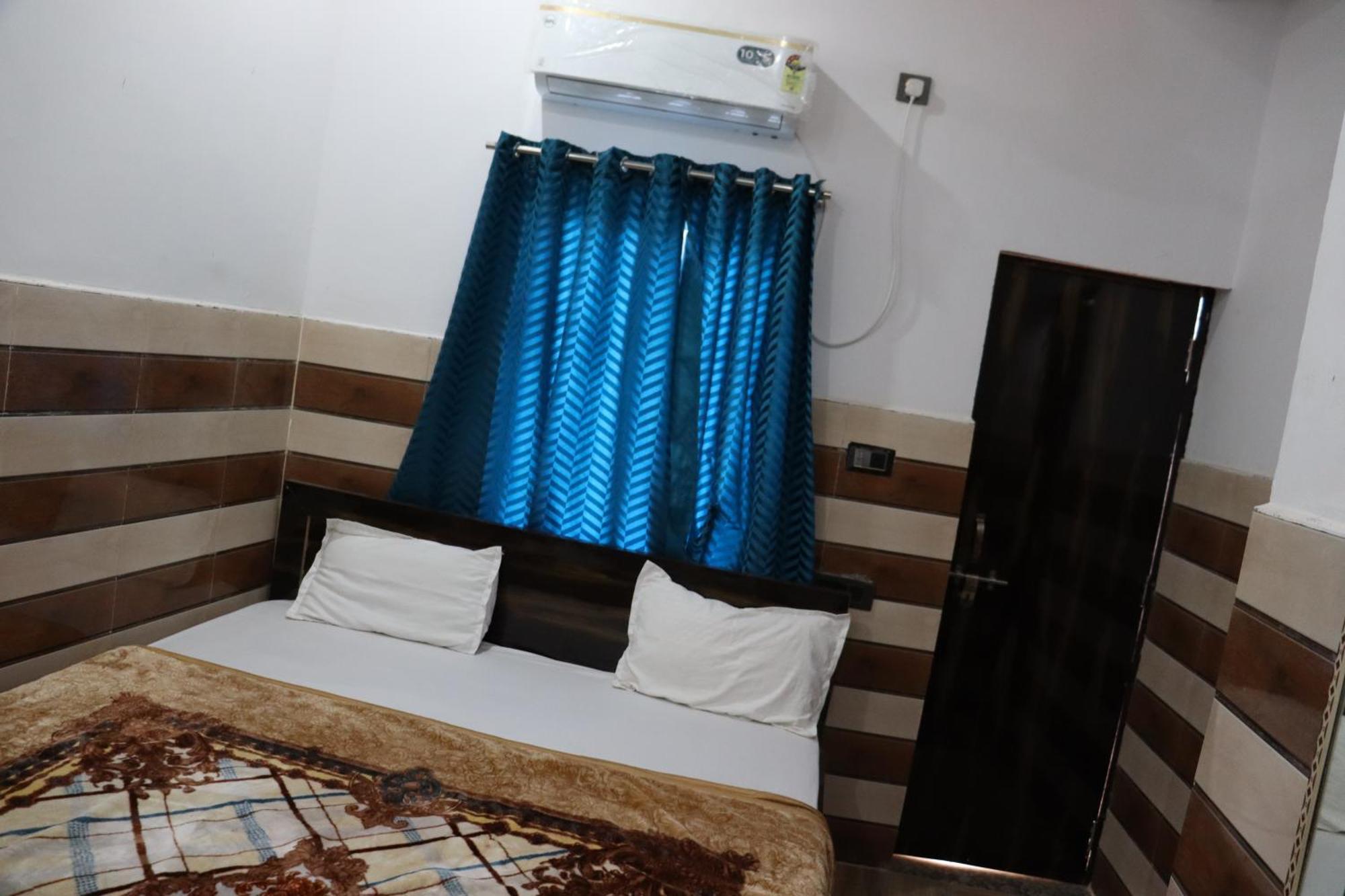 K.D.Dham Near Prem Mandir1 Hotel Vrindavan Ngoại thất bức ảnh