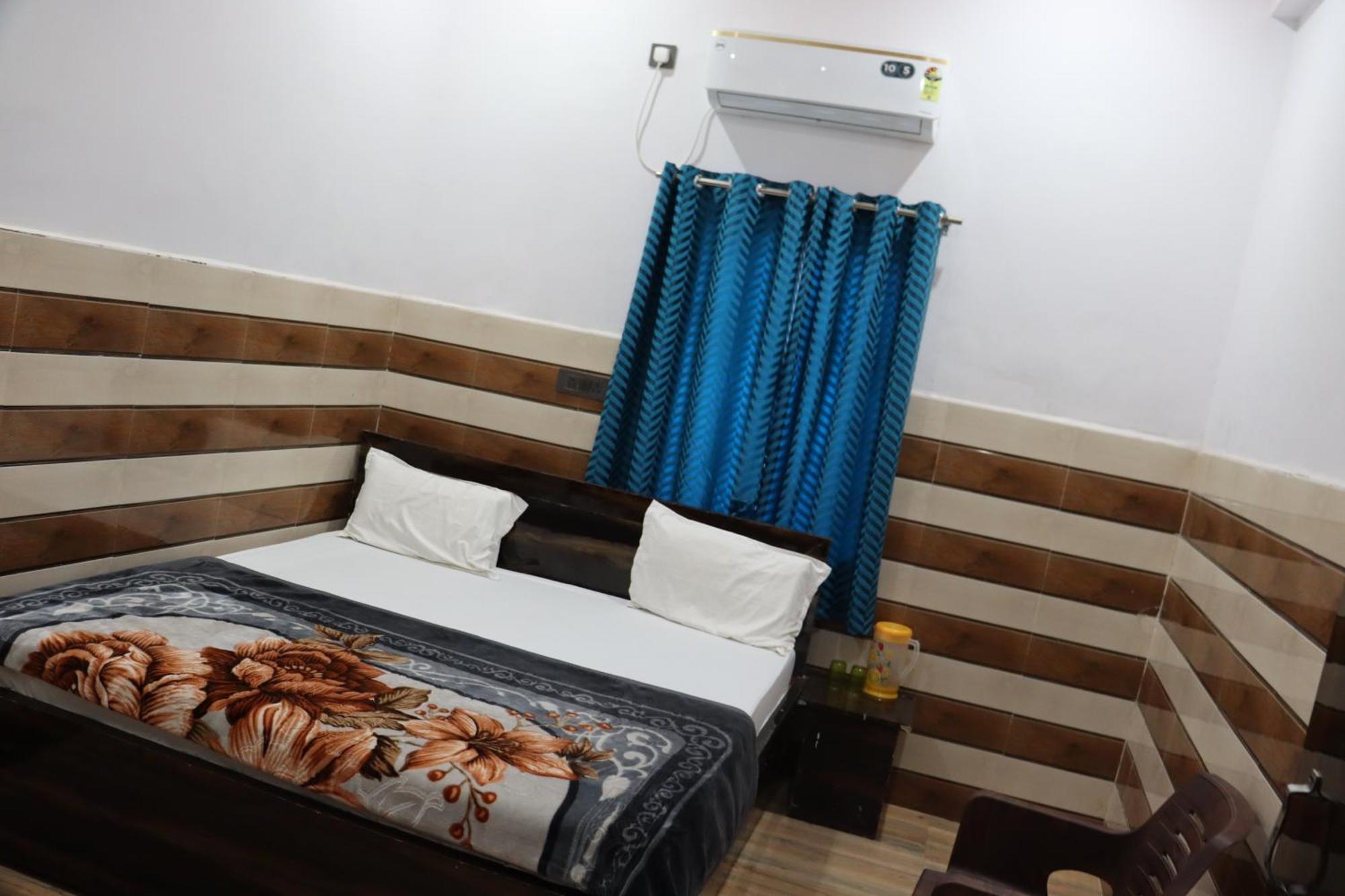 K.D.Dham Near Prem Mandir1 Hotel Vrindavan Ngoại thất bức ảnh