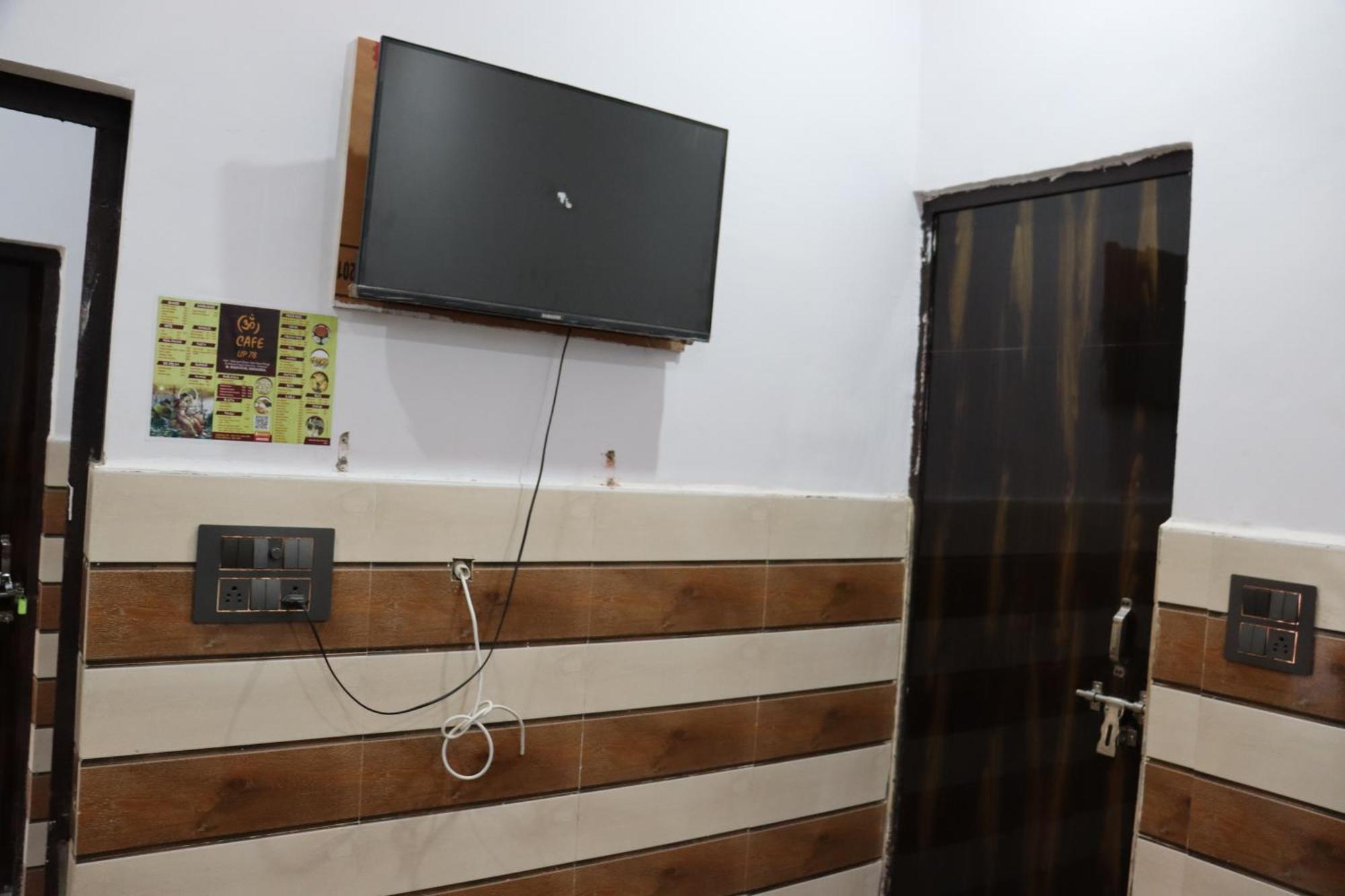K.D.Dham Near Prem Mandir1 Hotel Vrindavan Ngoại thất bức ảnh