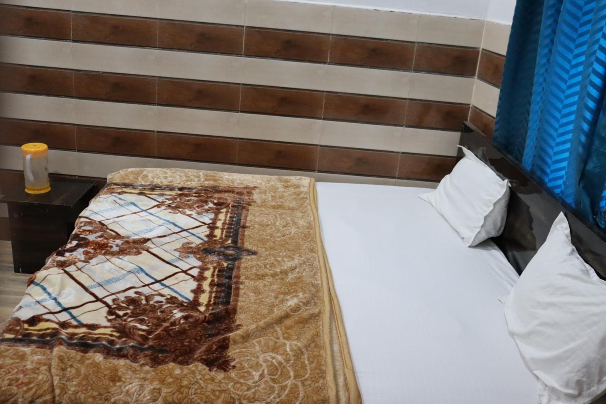 K.D.Dham Near Prem Mandir1 Hotel Vrindavan Ngoại thất bức ảnh