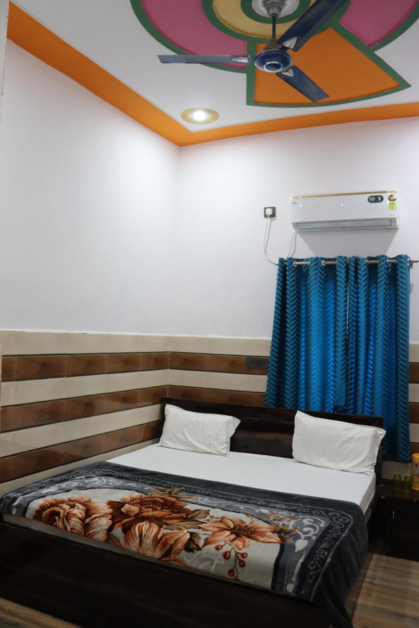 K.D.Dham Near Prem Mandir1 Hotel Vrindavan Ngoại thất bức ảnh